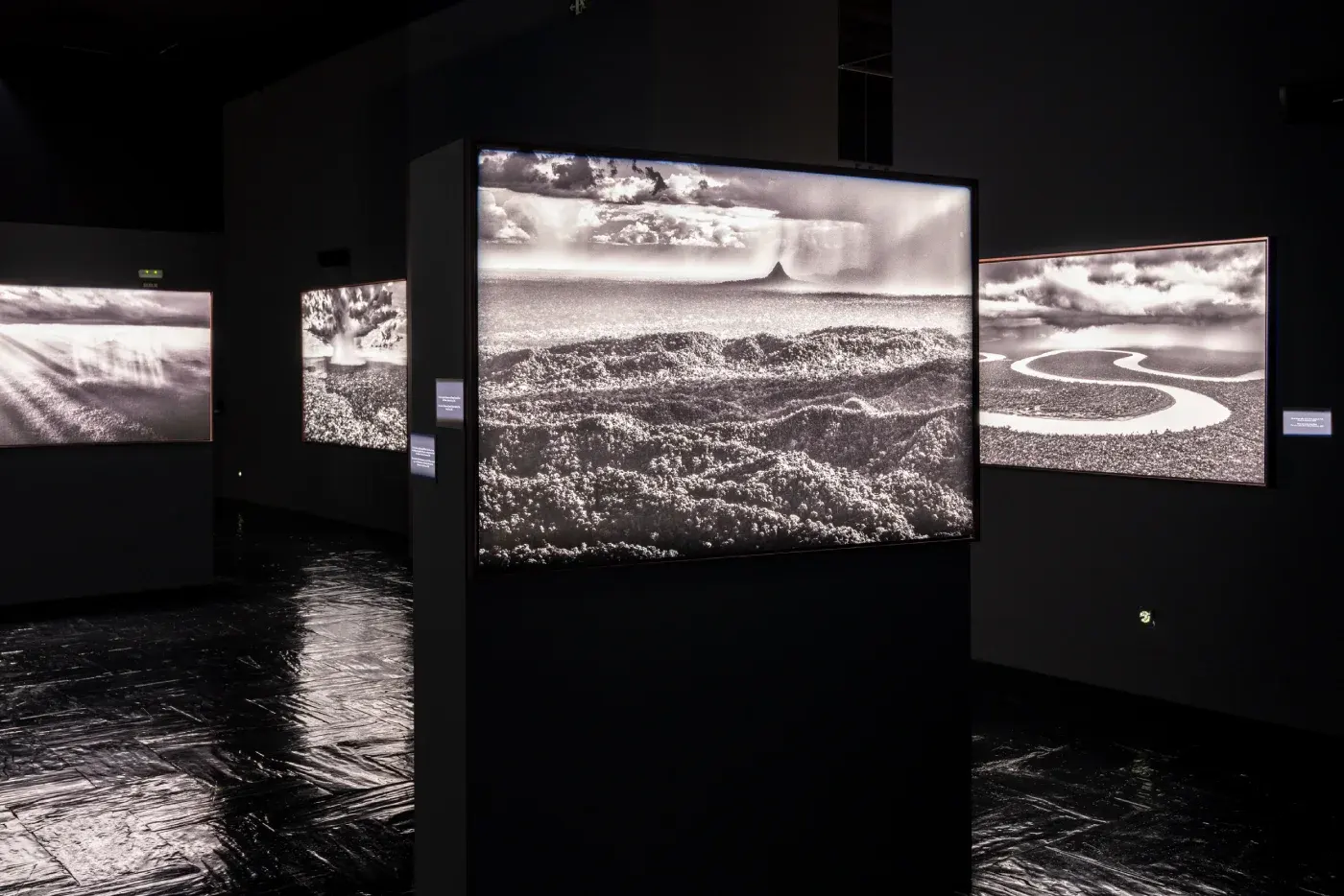 Fotografía del Amazonas en la exposición AMAZÔNIA de Sebastião Salgado en Barcelona